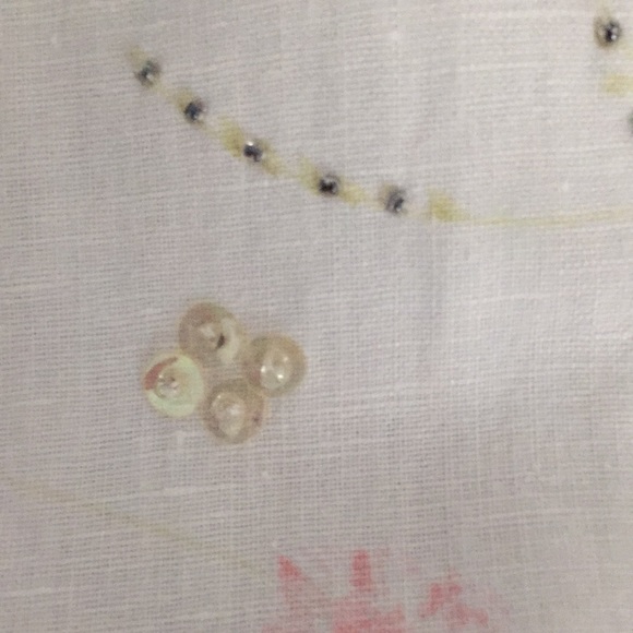 Cream color blouse - Picture 2 of 3